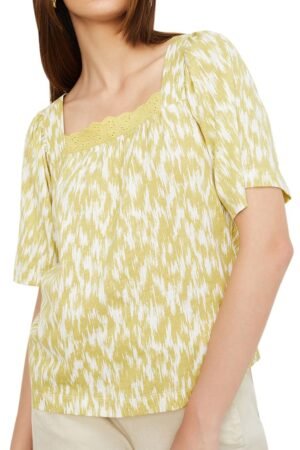 Max Women's Cotton Regular Fit Plus Size Printed Puffed Sleeve Top